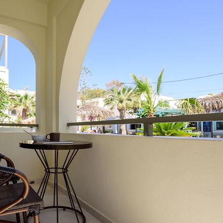 Zephyros Hotel Камари Экстерьер фото