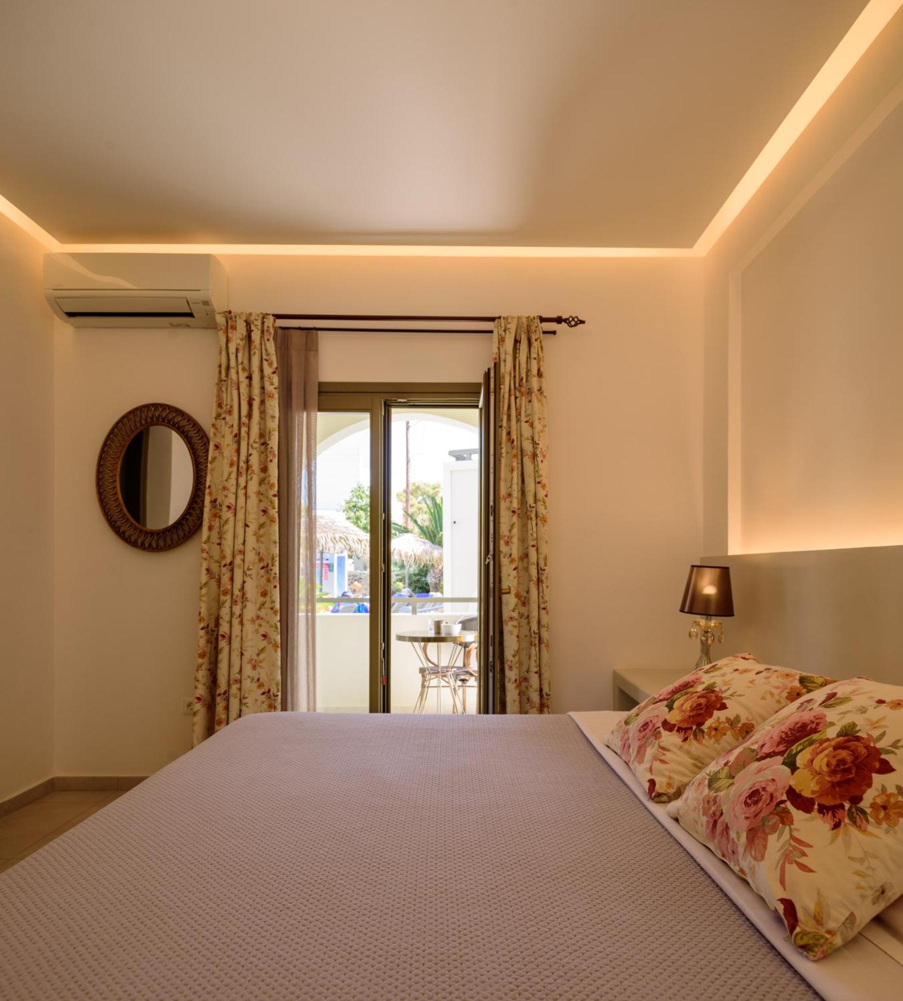 Zephyros Hotel Камари Экстерьер фото